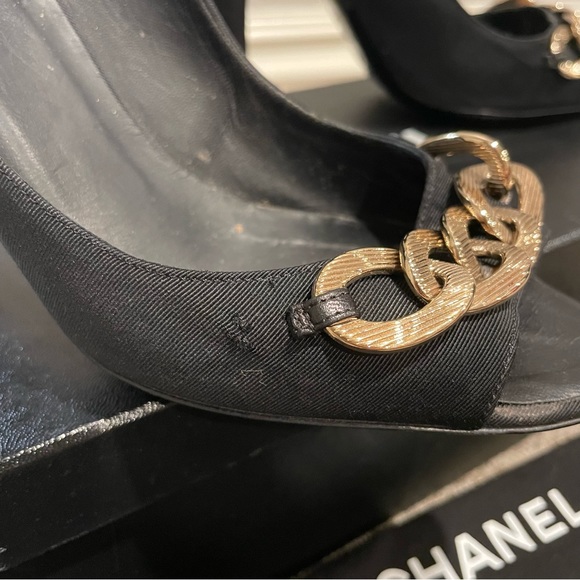 Chanel CC Logo Chain Black Quilted Leather Heels - Picture 4 of 10